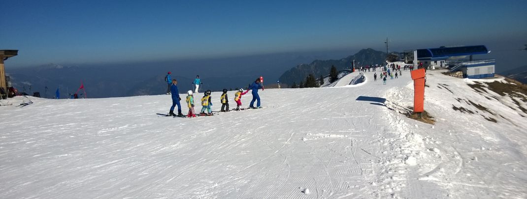 Zahlreiche Skischulen sorgen sich liebevoll um die Kinder.