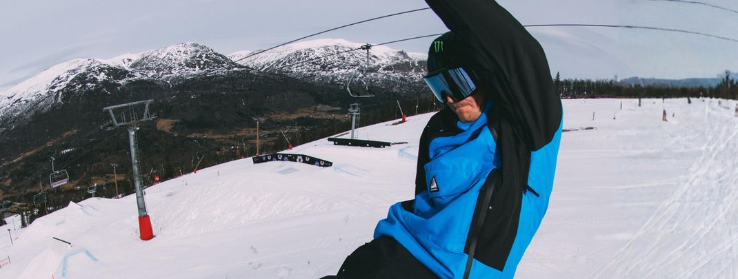 Bewegungsfreiheit, Atmungsaktivität und Style – das ist die FWC'Play Asymmetric Snow Jacket von O'Neill.