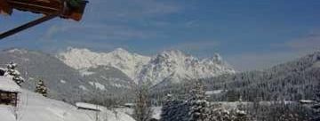Blick auf die schneebedeckten Loferer