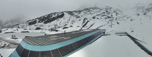 Starker Wind, Schnee und Regen bestimmten das Wetter am Freitag am Stubaier Gletscher.