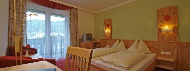 Doppelzimmer mit Zirbenholz