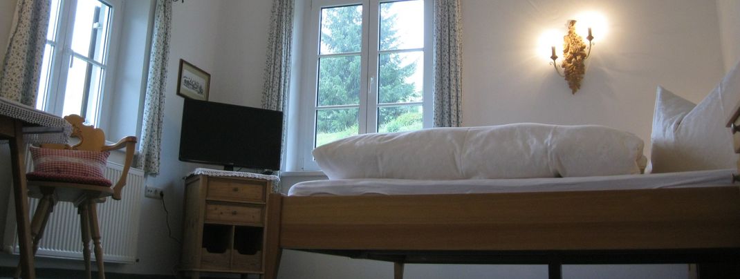 DZ Superior: Großes Zimmer mit Schlafsofa, Bad mit Wanne, WC sep, Vorraum, herrlicher Blick