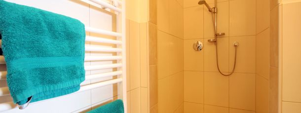 Badezimmer mit Dusche