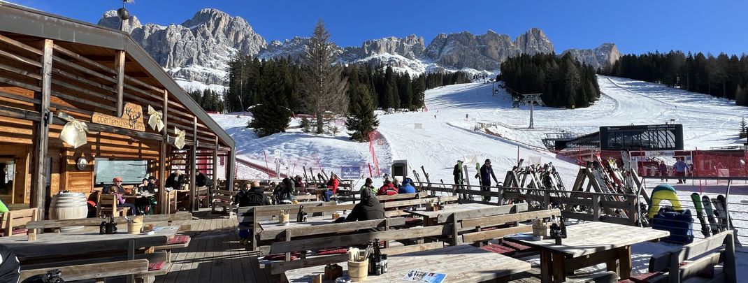 The modern Obertierscher Alm has a large sun terrace.