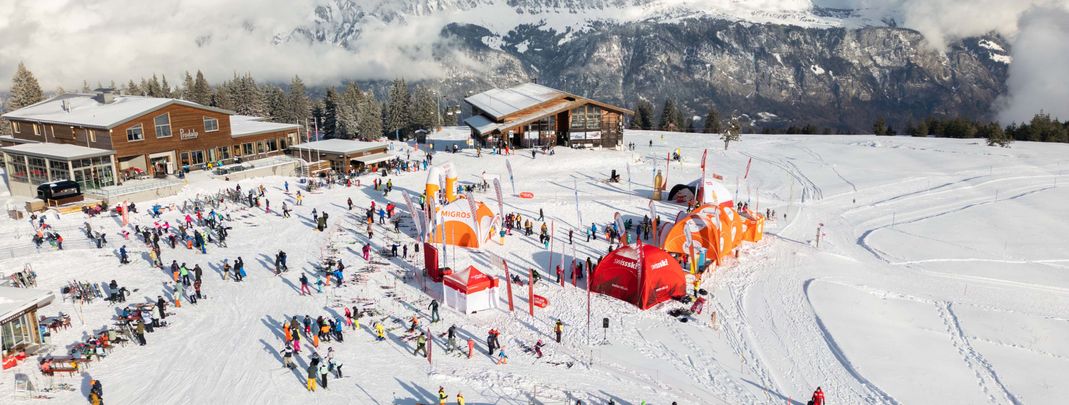 Begeisterte Familien beim Migros Ski Day am Flumserberg