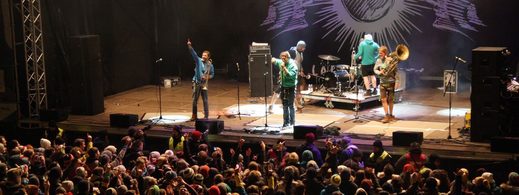 LaBrassBanda um Frontman Stefan Dettl brachten die Menge zum Ausflippen.