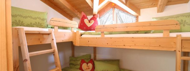 Zimmer mit zwei Stockbetten