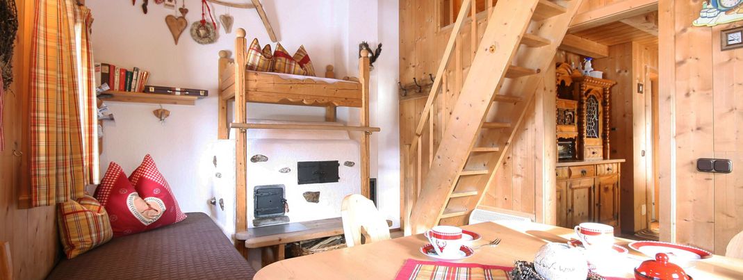 Wohnstube mit Kachelofen