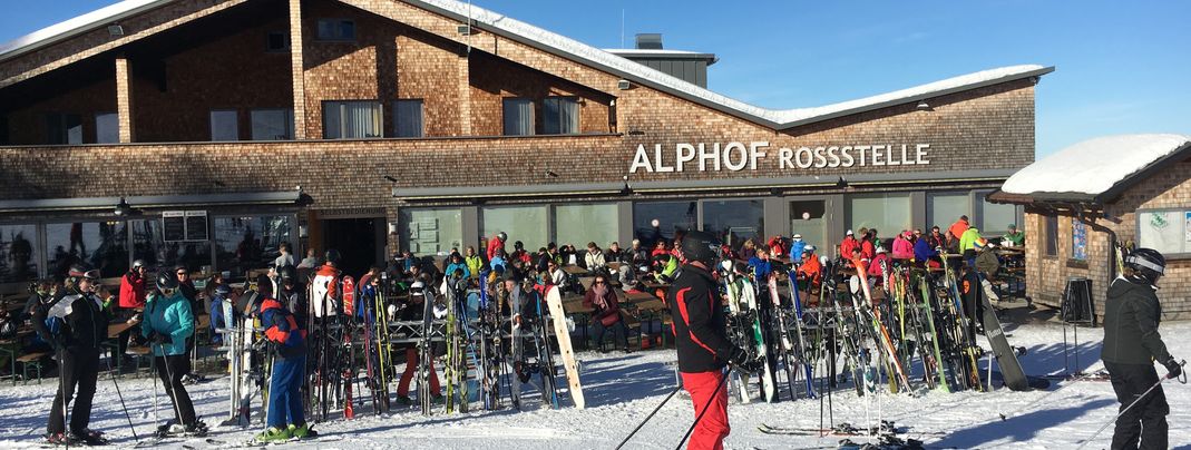 An der Bergstation der Mellaubahn liegt der Alphof Rossstelle.