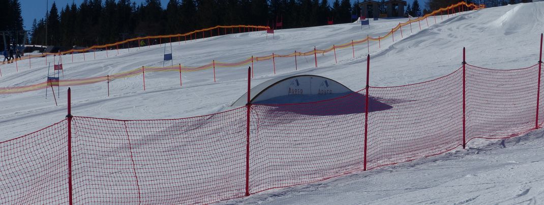 Auch eine kleine Wave hat der Snowpark im Skigebiet am Arber parat.