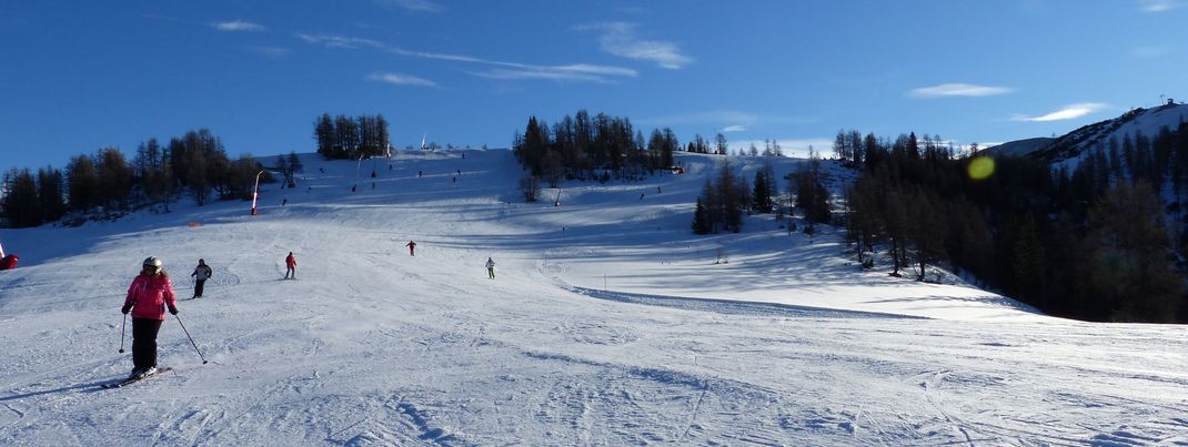 Auf den breiten Pisten kommen sich die Skifahrer nicht so schnell in die Quere