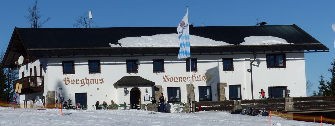 Im Berghaus Sonnenfels findet täglich nach LIftschluss die Herzl-Party statt.