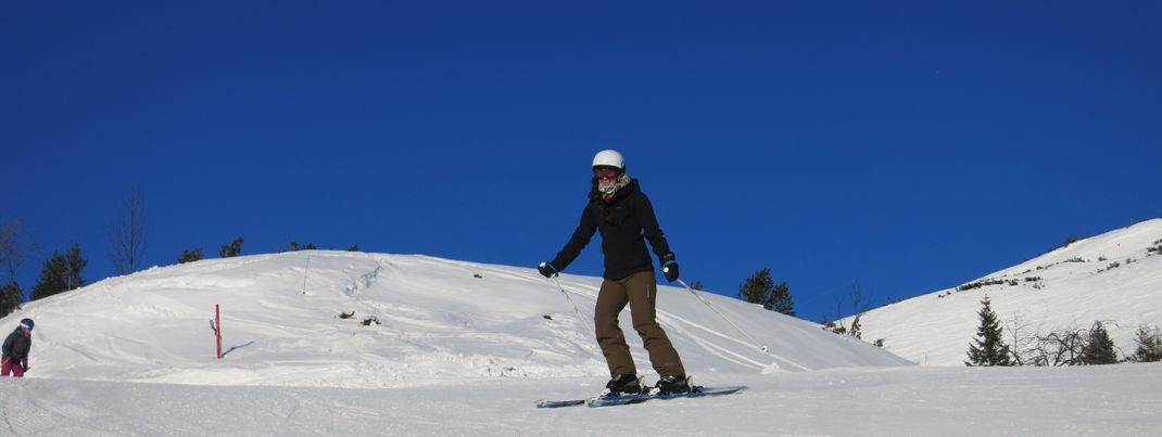 Die blau markierte Piste 14 ist sehr breit und eignet sich somit gut für Skianfänger