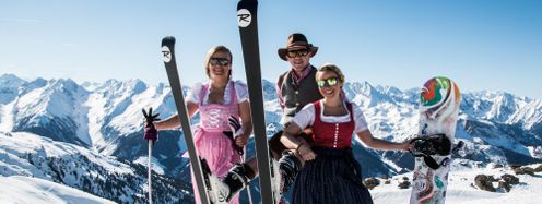 Richtig fesch gehts in der Zillertal Arena in Tracht zu