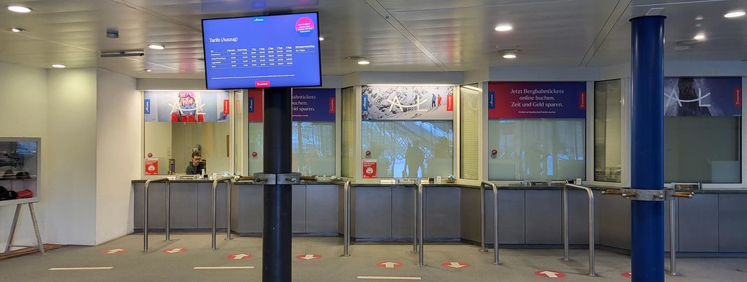 The tariffs and current information are clearly displayed at the cash registers.