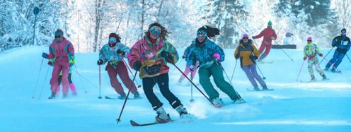 Lebensfreude pur: Retro-Skitag in St. Johann in Tirol.