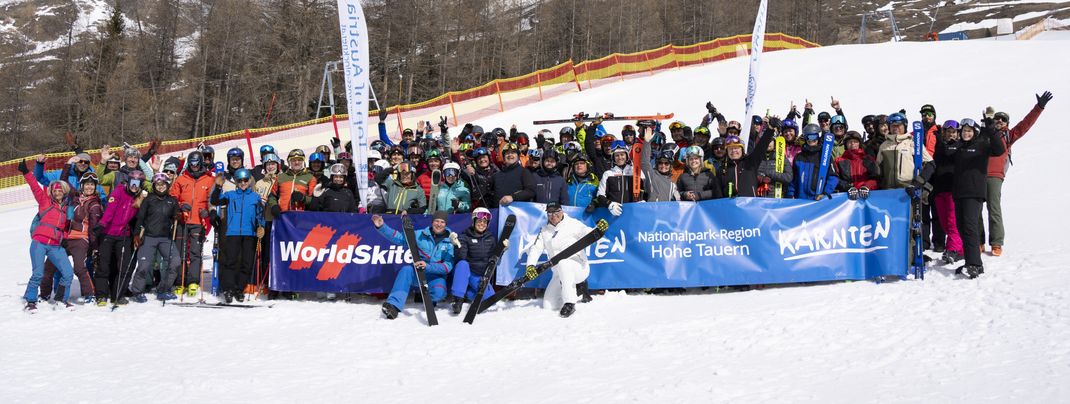 Ein bunter Mix aus Profi-Skifahrern, Journalisten und passionierten Hobbyskifahrern testeten die neuen Modelle.