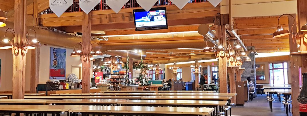 End your ski day at Nakiska Day Lodge