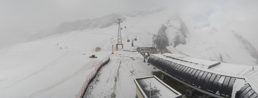 Der Schlepplift Karleskogel (Bildmitte) befindet sich nun 60 Meter weiter links als früher. Einstiegspunkt ist an der Mittelstation der Schwarzen Schneidbahn.