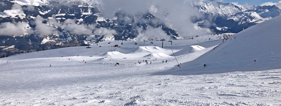 Der Snowpark befindet sich neben dem Schnee-Express.