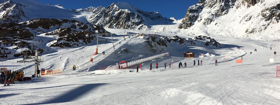 Blick auf das Übungsgelände an der Talstation des Brunnenkogel Schlepplifts!