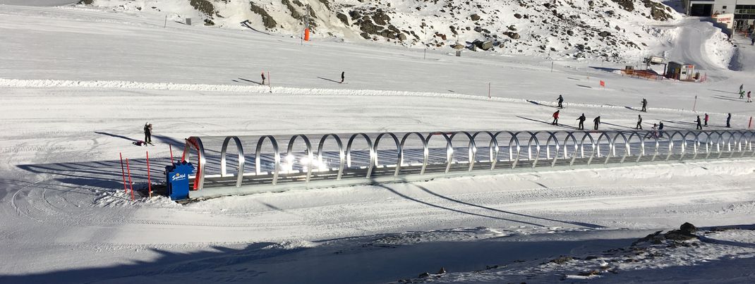 Angenehm bei schlechtem Wetter: Der komplette Teppichlift im Übungsgelände Mittagskogel ist überdacht!