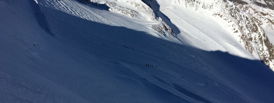 Anspruchsvolles Gelände neben den Pisten 26-28