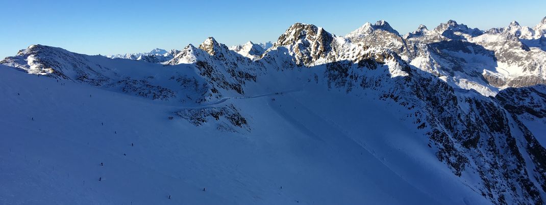 Blick von der Bergstation Wildspitzbahn Richtung Westen