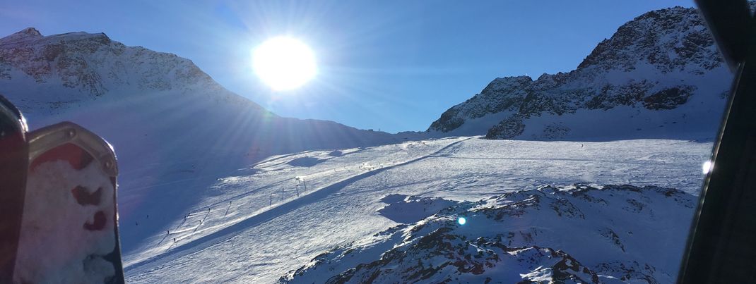 Blick aus der Mittelberg Gondel auf die rote Abfahrt Nr. 36