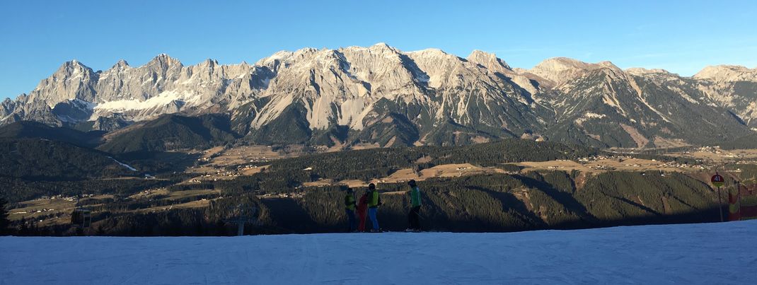 Während es im Ennstal oft noch grün ist, sorgt die leistungsfähige und lückenlose Beschneiung auf den 4 Skibergen für beste Bedingungen.
