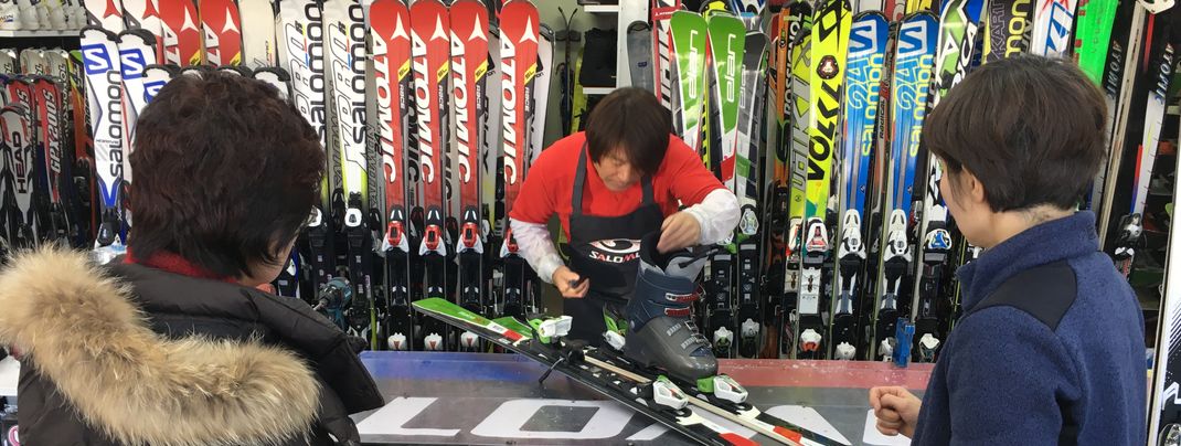 Wer zu den Olympischen Spielen nach Südkorea fährt, sollte es nicht verpassen, auch selber ein bisschen Ski zu fahren. Verleihmöglichkeiten gibt es unter anderen in Alpensia und Yongpyong genug.
