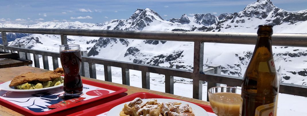 Von der Sonnenterrasse des Eissee Restaurants genießt du einen herrlichen Ausblick.