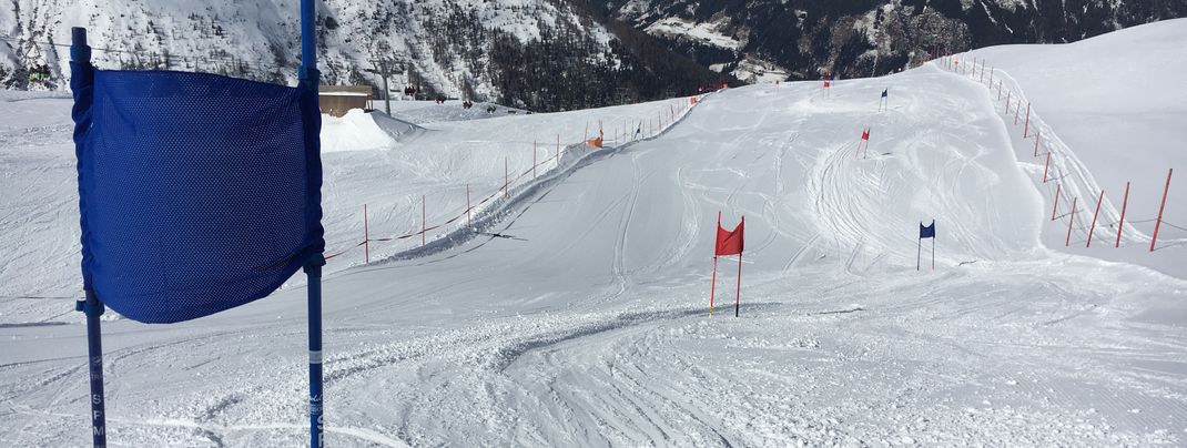 Fühlen wie die Profis: Direkt neben der Piste 1 liegt die abgetrennte Riesenslalom-Strecke.