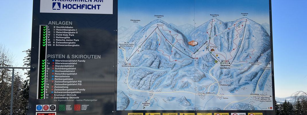Pistenplan mit Statusanzeige an der Talstation Schwarzenberg.