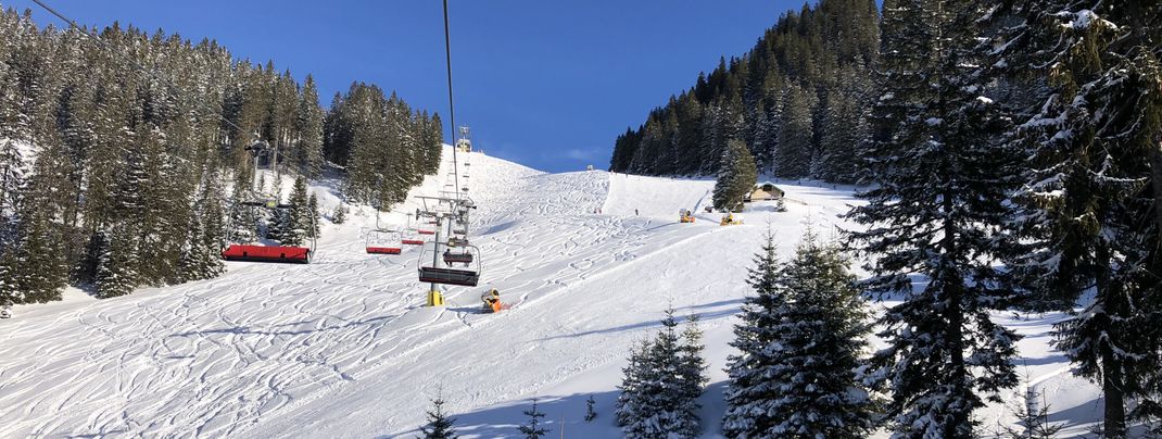 Unter der Sonnalmbahn verläuft die schwarze Abfahrt Schwarzes Loch, die unpräpariert auch Powder-Fans Spaß macht.