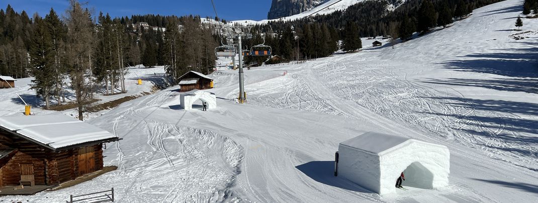 Zum Abschluss geht es durch die Schneetunnel.