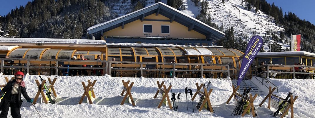 At the mountain station of the Egghof Sun Jet you can find the Jägerhaus.