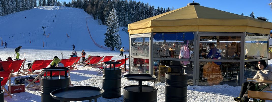 Die Schirmbar an der Bärenhütte lädt zum Après-Ski