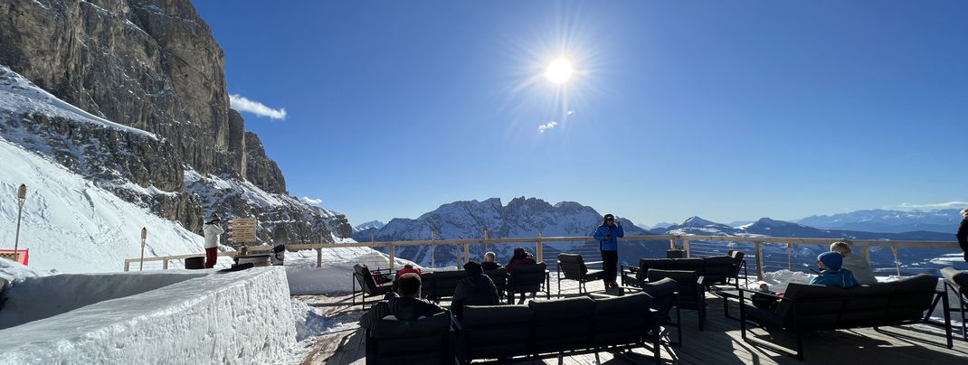 Die Terrasse der Laurins Lounge liegt direkt unter dem Rosengarten.
