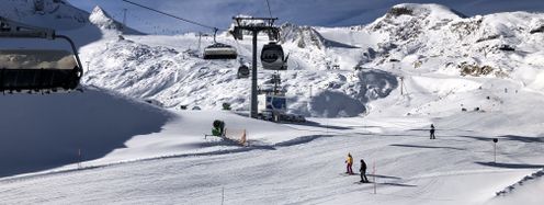 Die Gletscherskigebiete in Österreich bleiben weiterhin geöffnet.