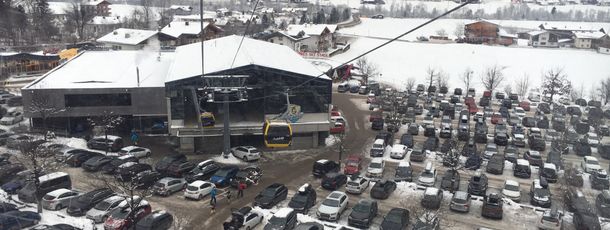 Kostenlose Parkplätze stehen unter anderem direkt an der Talstation der Horbergbahn zur Verfügung.