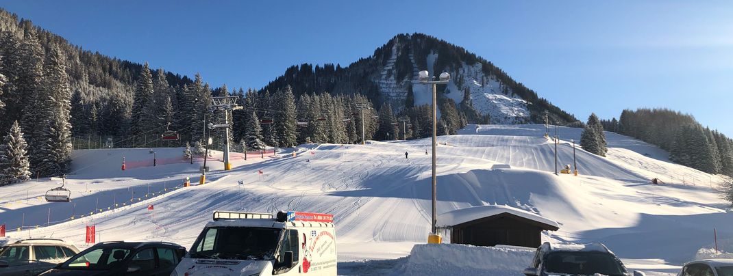 Der Kicker befindet sich oberhalb des Egghof-Parkplatzes.