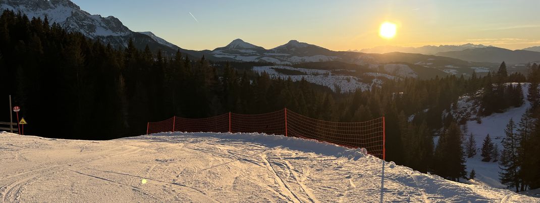 Auf der Talabfahrt nach Welschnofen kann man dem Sonnenuntergang entgegenfahren.