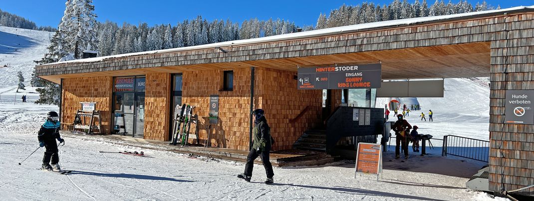 Direkt am Kids Park befindet sich das Skischulbüro.