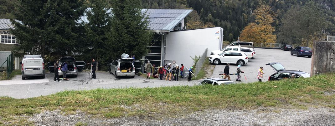 Kostenlose Parkplätze sind direkt an der Talstation vorhanden.