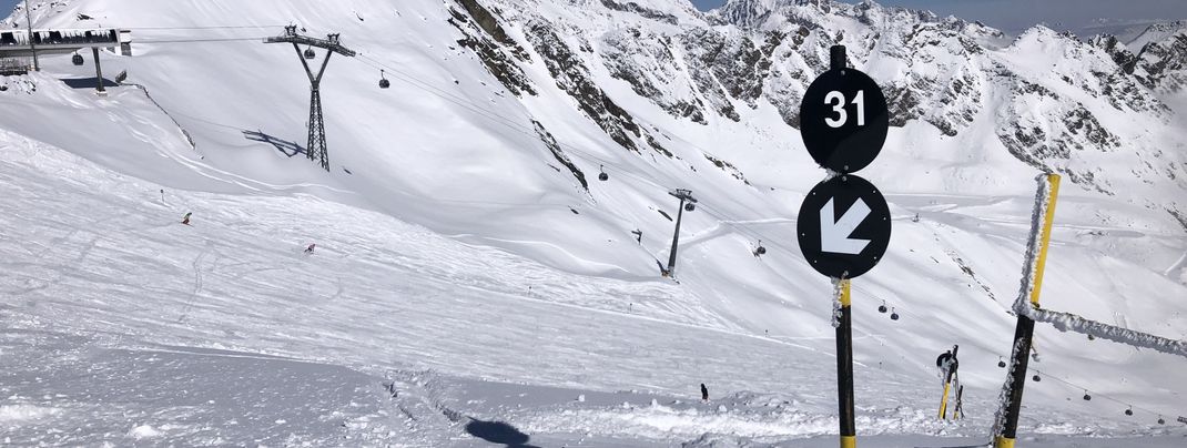 Die schwarze Weltcup-Abfahrt an der Schwarzen Schneid am Rettenbachgletscher ist eine Herausforderung.