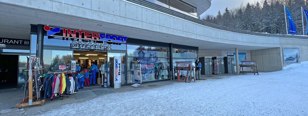 You can also find a sports store with rental equipment at the base station.