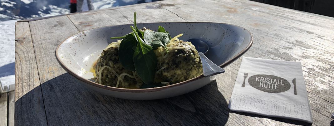 Spinach dumplings with a panoramic view are served at the Kristallhütte.