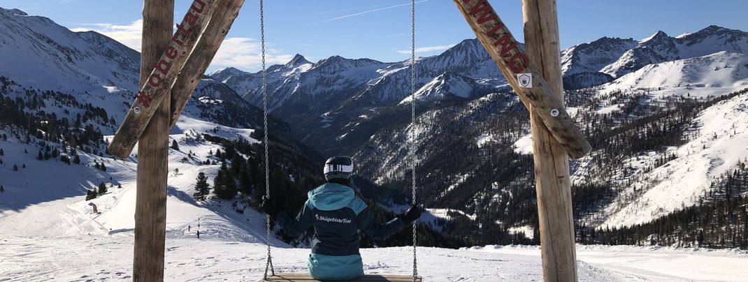 There are several lookout and photo points.