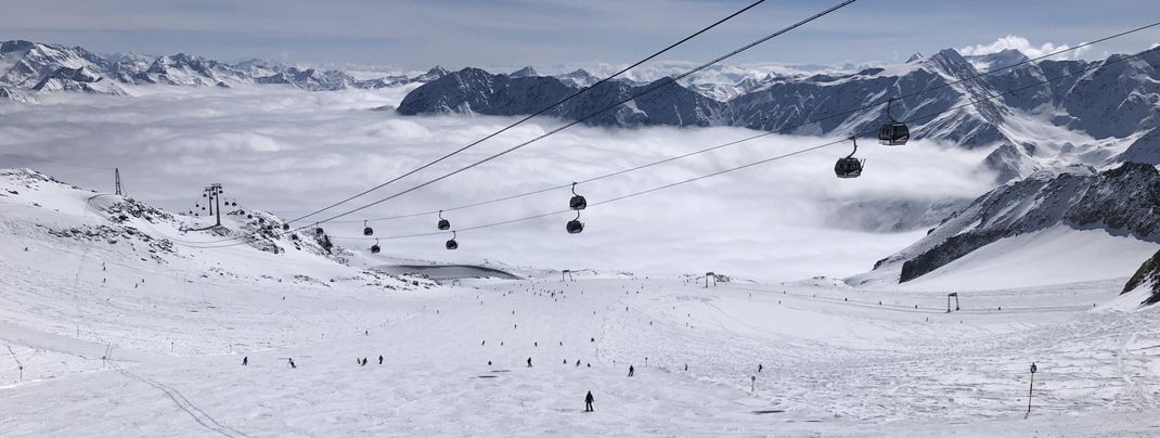 The wide slopes at the Tiefenbach Glacier are perfect for long carving turns.
